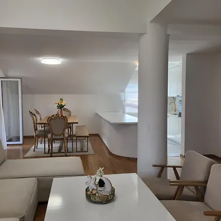 Apartment Mek Lux