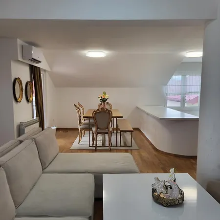 Apartment Mek Lux