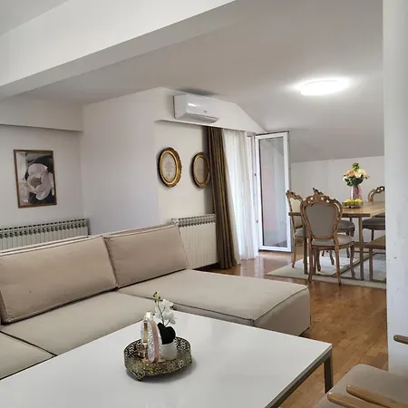 Apartment Mek Lux